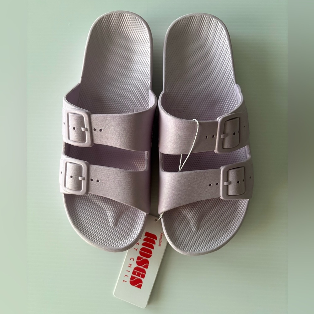 10/10.5 NEW Freedom Moses Sandals